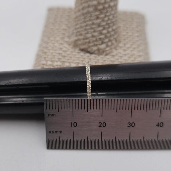 Size 8 Sterling Silver Textured Style Thin Band Ring A2943 - Picture 5 of 6